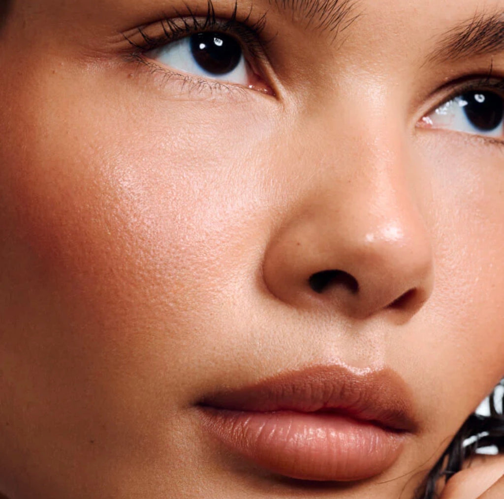 rhode peptide lip shape  bend