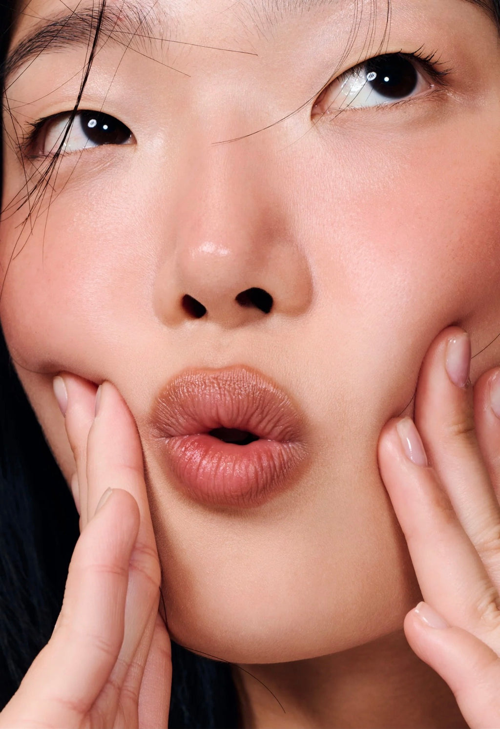 rhode peptide lip shape  bend