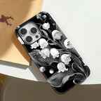 Schwarze iPhone-Hülle mit Blumenmuster – Elegante stoßfeste Abdeckung
