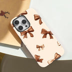 Beige Schleife iPhone Hülle – Coquette Stoßfest MagSafe Cover